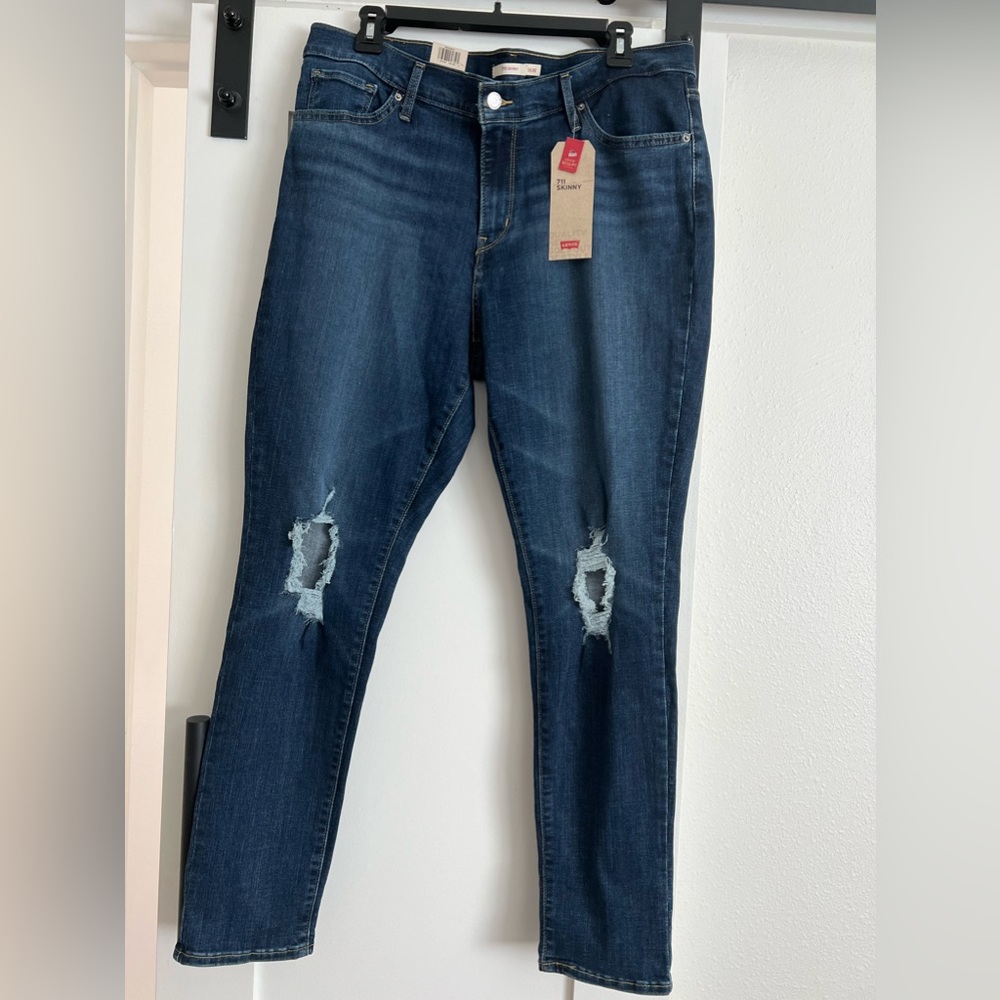 Levis 711 skinny jeans
